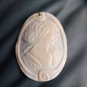 M+M Scognamiglio Hand Carved Conch Shell  Pink Cameo Pendant Signed-Defect NOBOX